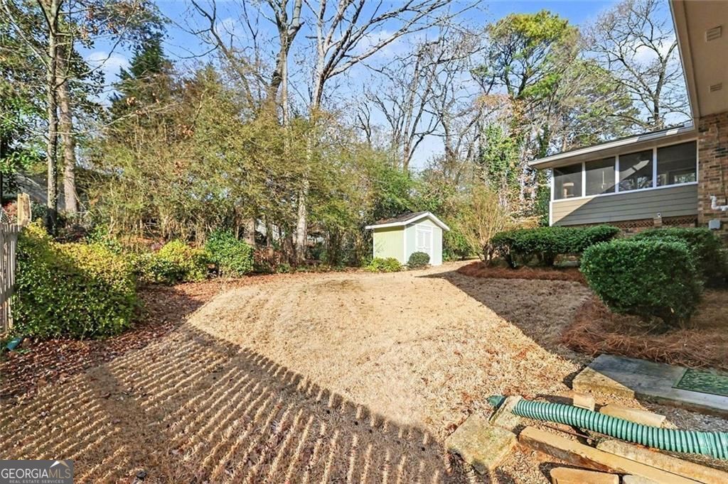 Beautifully updated and ideally located in the heart of Dunwoody, this – image 30