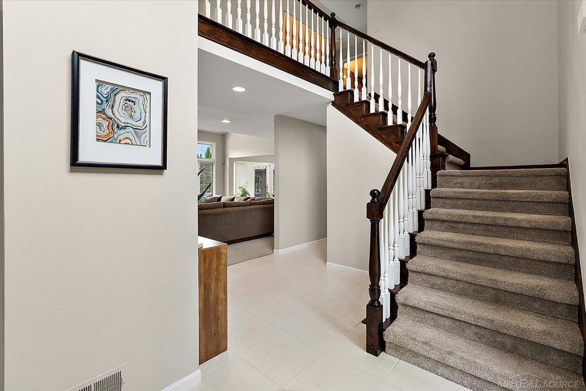 Rare find! Beautiful 4 Bedrom Split Level home with inground pool loca – image 17