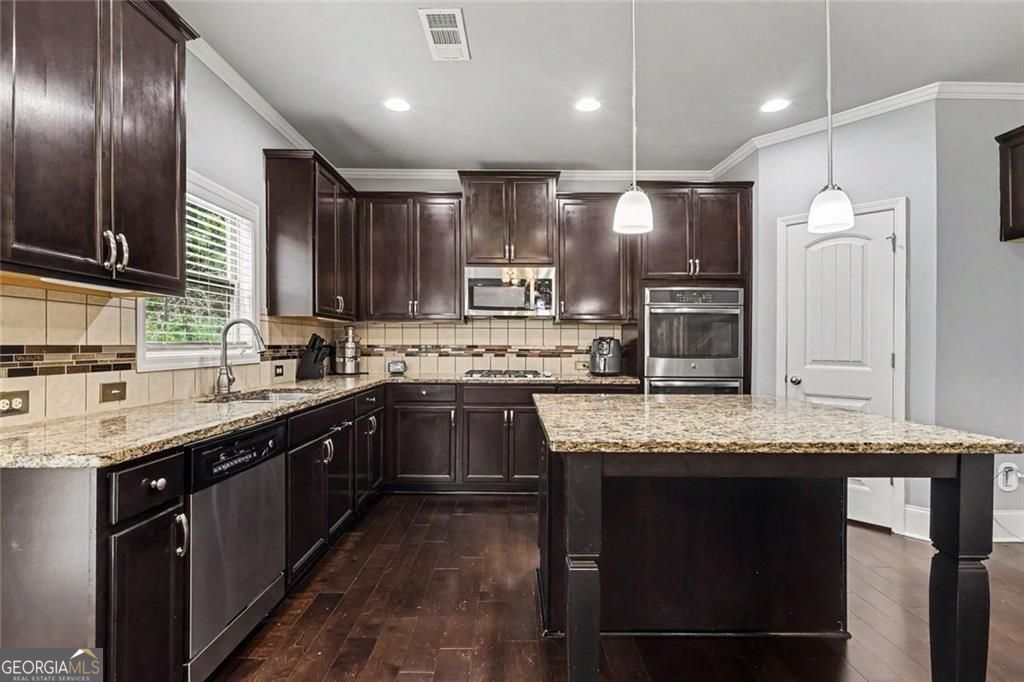 Location, location for this one, so close to the Mall of Georgia with – image 15