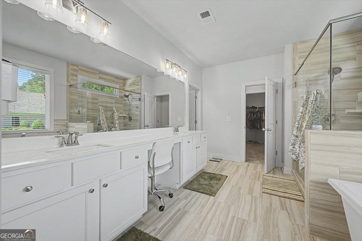 GOLF COURSE LIVING ANYONE??!! Experience luxury golf course living at – image 38