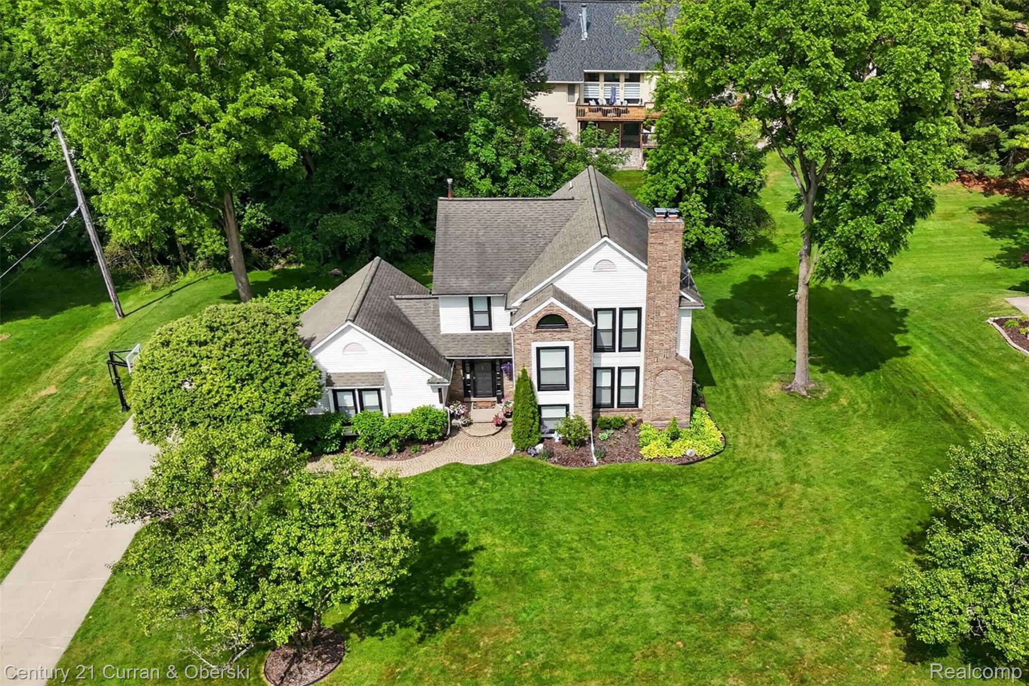 Welcome to 30999 Sudbury Street in Farmington Hills. This beautifully – image 74