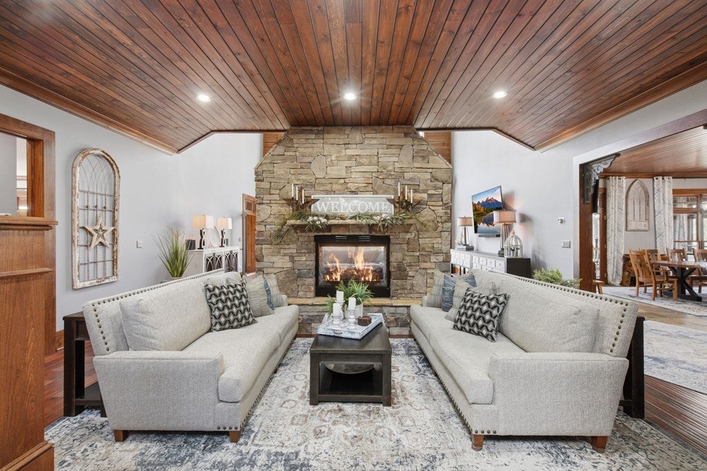 Architectural Mountain Sanctuary on 5+ Private Acres. Experience refin – image 24