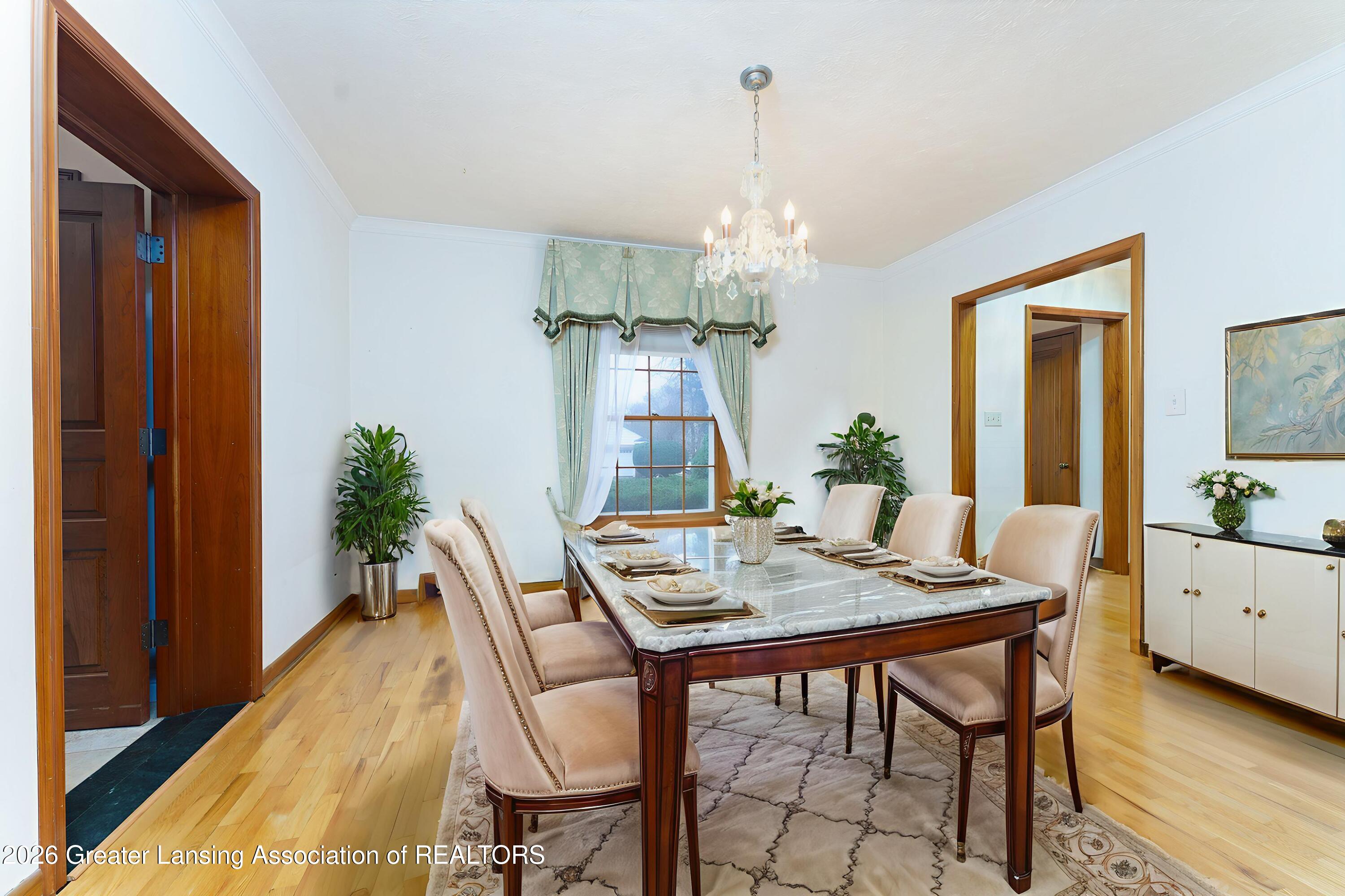 A rare opportunity to score a quintessential Glencairn gem! Gorgeous c – image 30