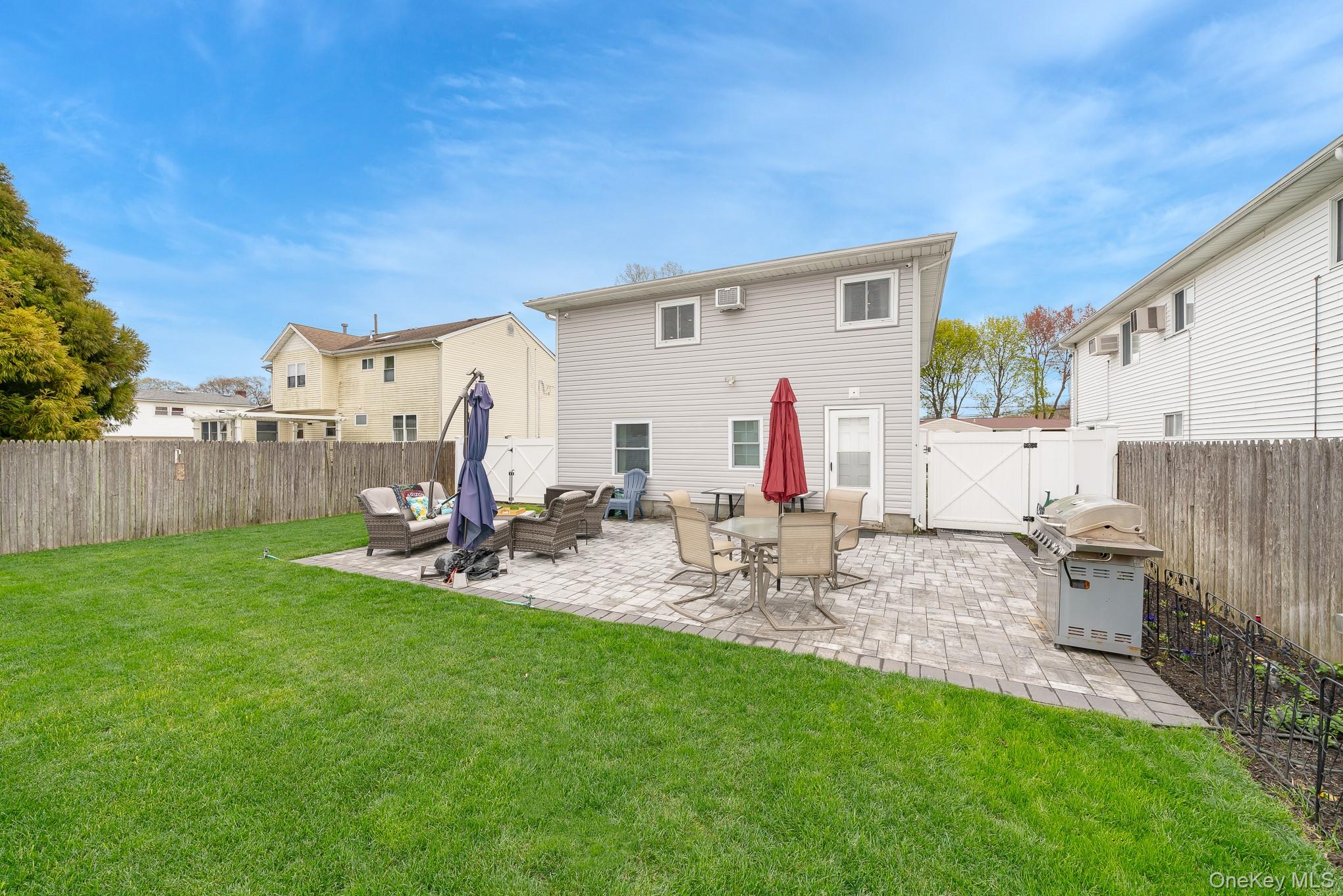 Welcome to this spacious Hi Ranch located on a quiet dead end street i – image 5