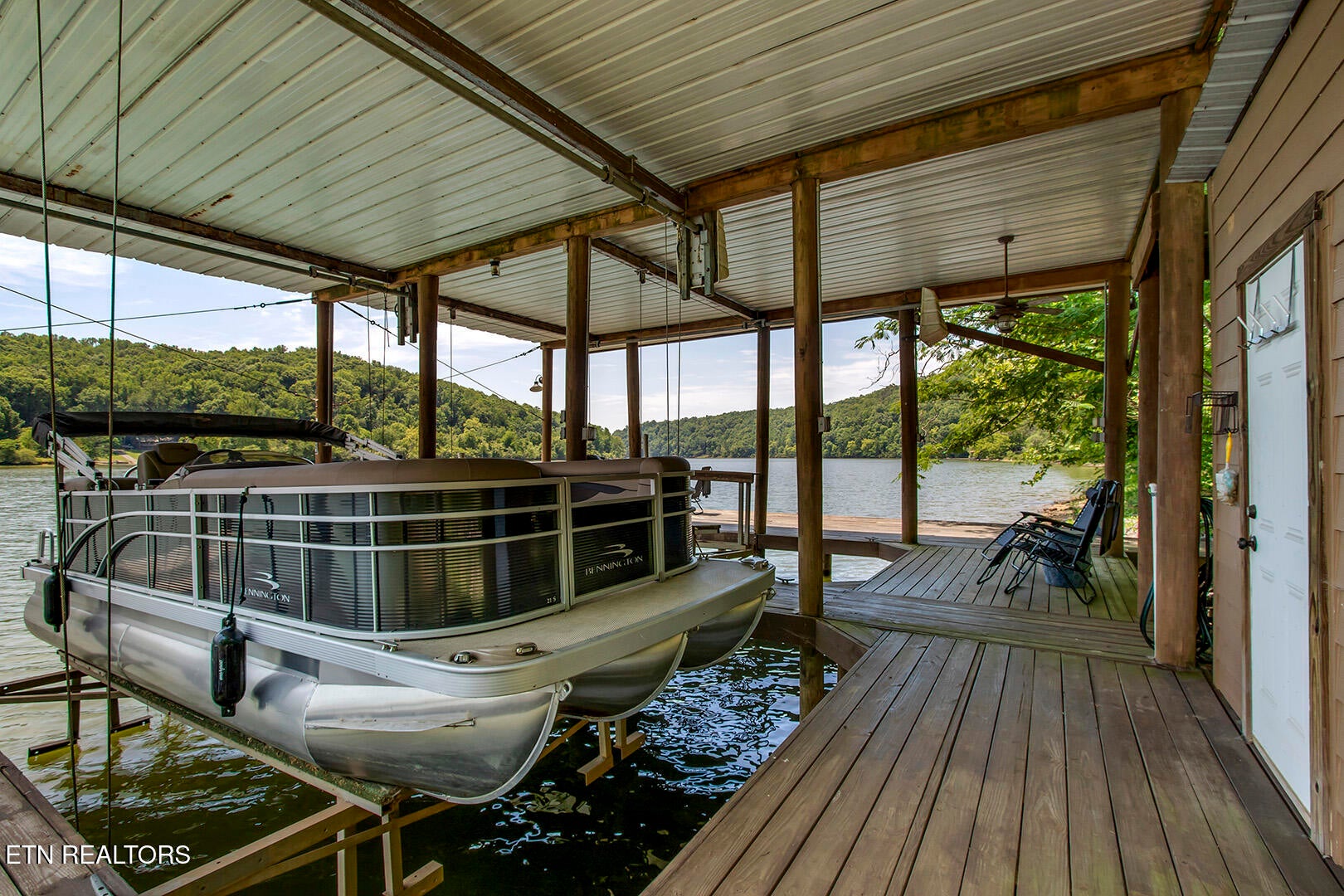 880 880 Skyline Drive, Harriman, Tennessee, 37748, USA, 3 Bedrooms Bedrooms, ,4 BathroomsBathrooms,Residential,For Sale,880 Skyline Drive,6c9e6ce5-d78a-4ae4-a55c-fa9f55