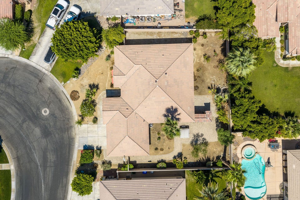 Exceptional opportunity to own a spacious 4 bedroom, 3 bath residence – image 50