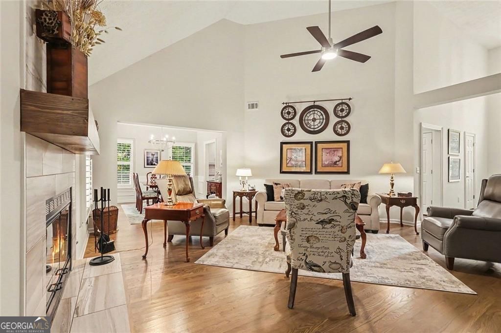 Welcome to this stunning home in beautiful Grayson, Georgia. Professio – image 9