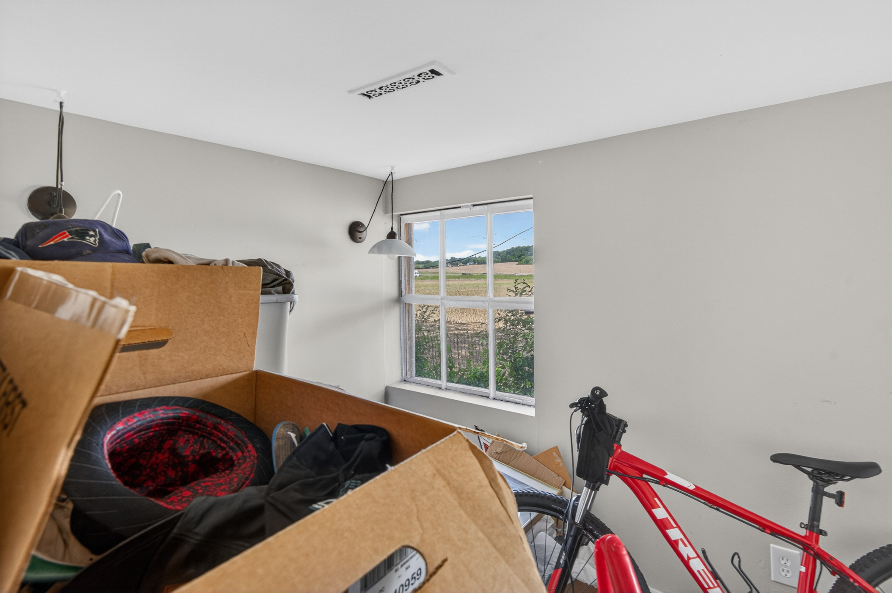Endless possibilities await at 4023 Minute Drive! This unique and beau – image 31