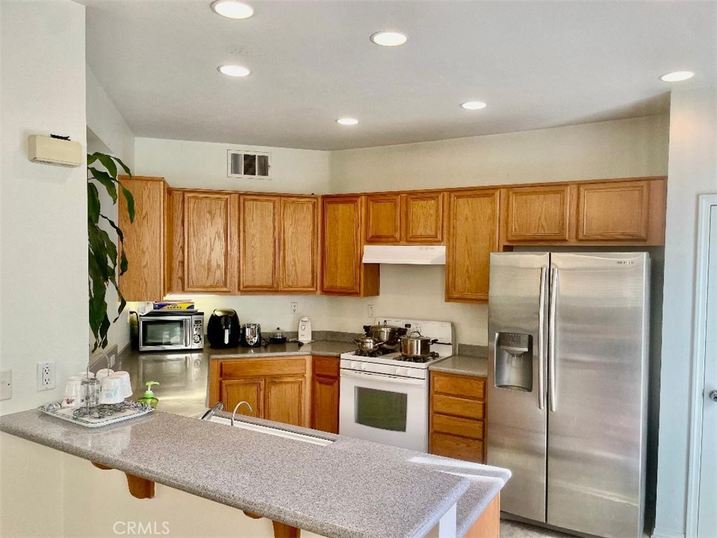 Beautiful 4 bedroom, 2.5 bath home located in the desirable Canterbury – image 9