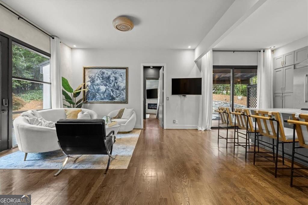 Gracious proportions and well-defined living spaces offer the perfect – image 16