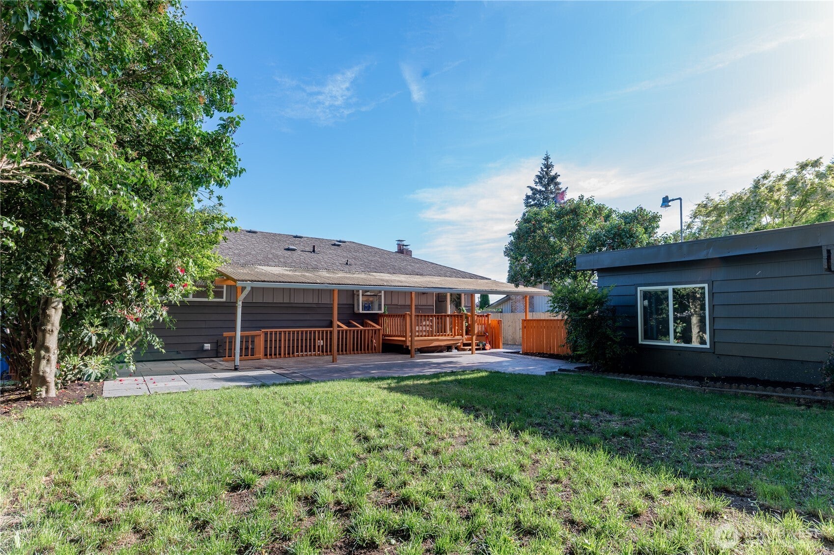 Price reduced!!! Fully remodeled in-town Snohomish with rare daylight – image 20