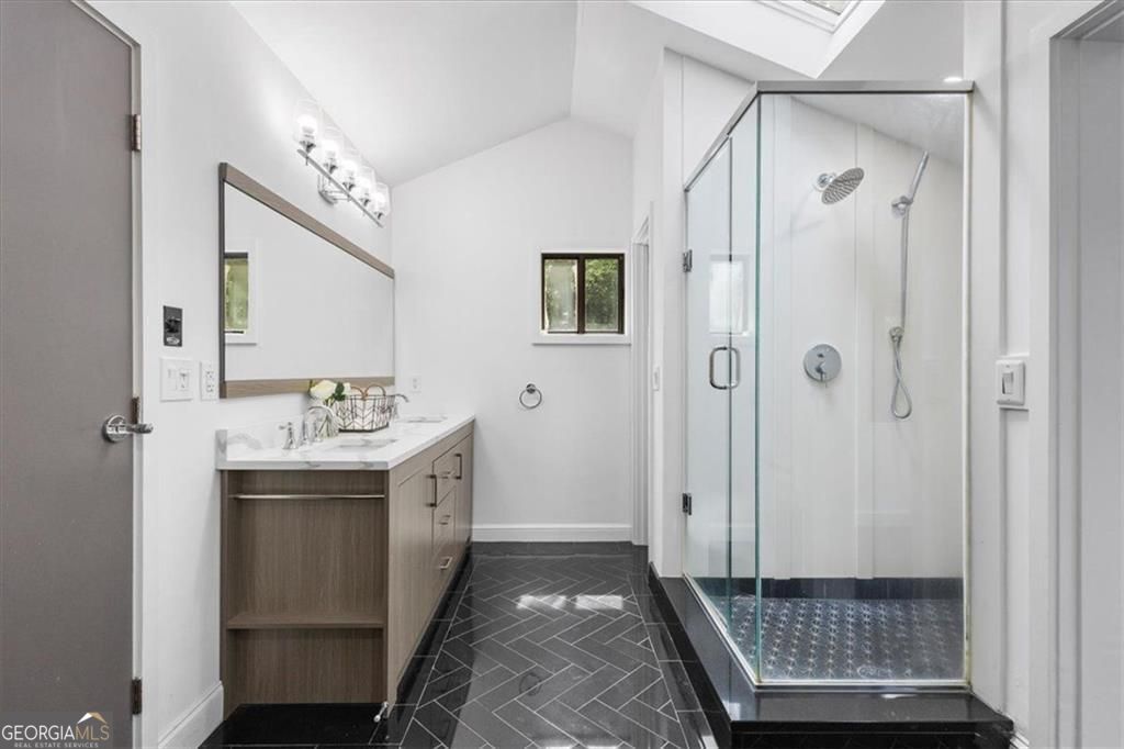 Gracious proportions and well-defined living spaces offer the perfect – image 46