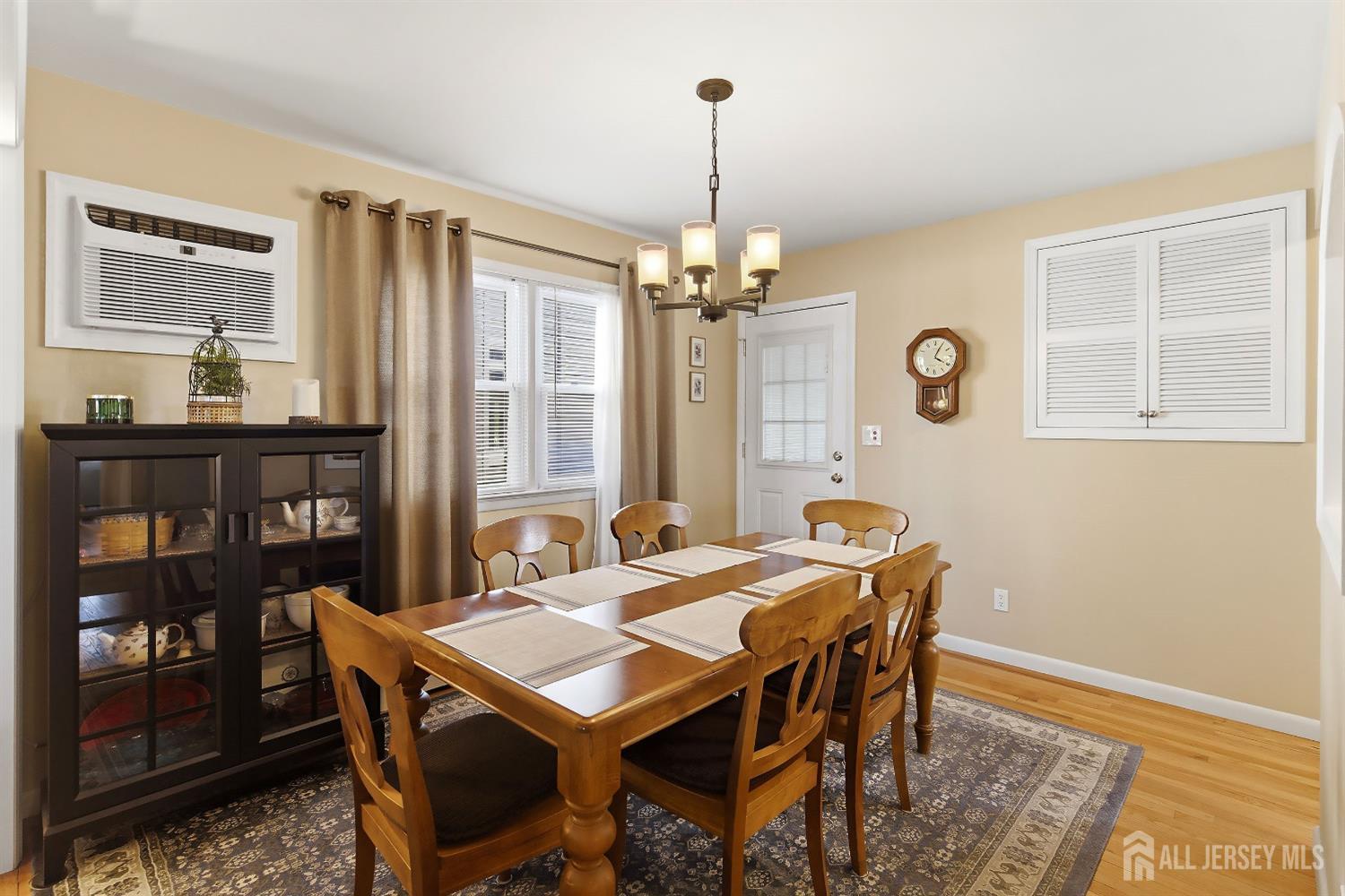 Pride of ownership shines throughout this exceptionally well-kept 3-be – image 10
