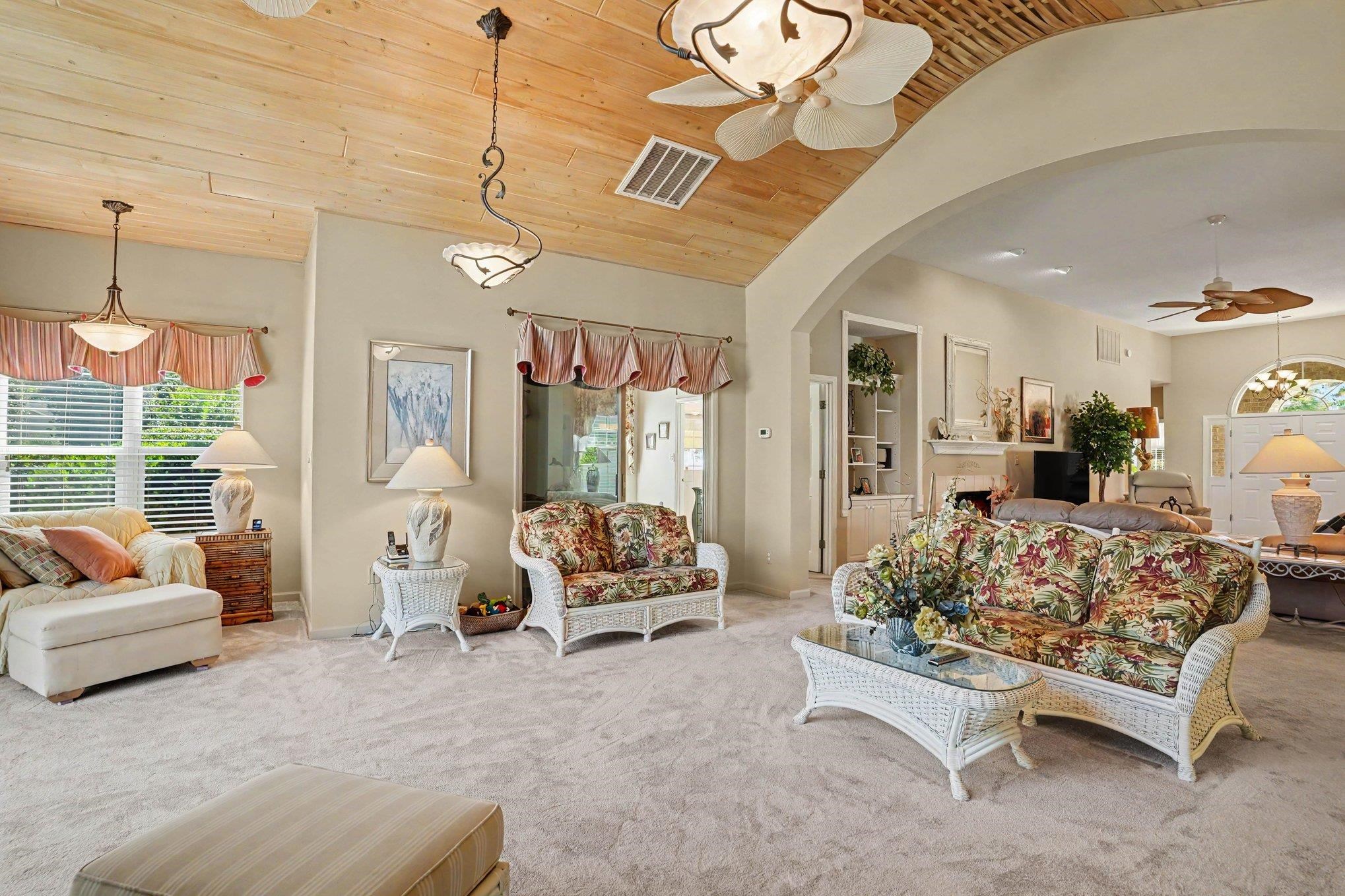 Do not miss this gorgeous updated 3 bed 2 bath single level home locat – image 11