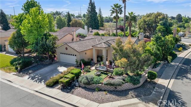 Charming, comfortable, and move-in readythis beautifully updated 3 bed – image 32