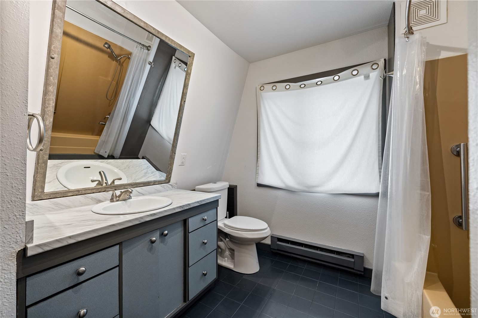 Rare opportunity to enjoy space, flexibility, and income potential on – image 19