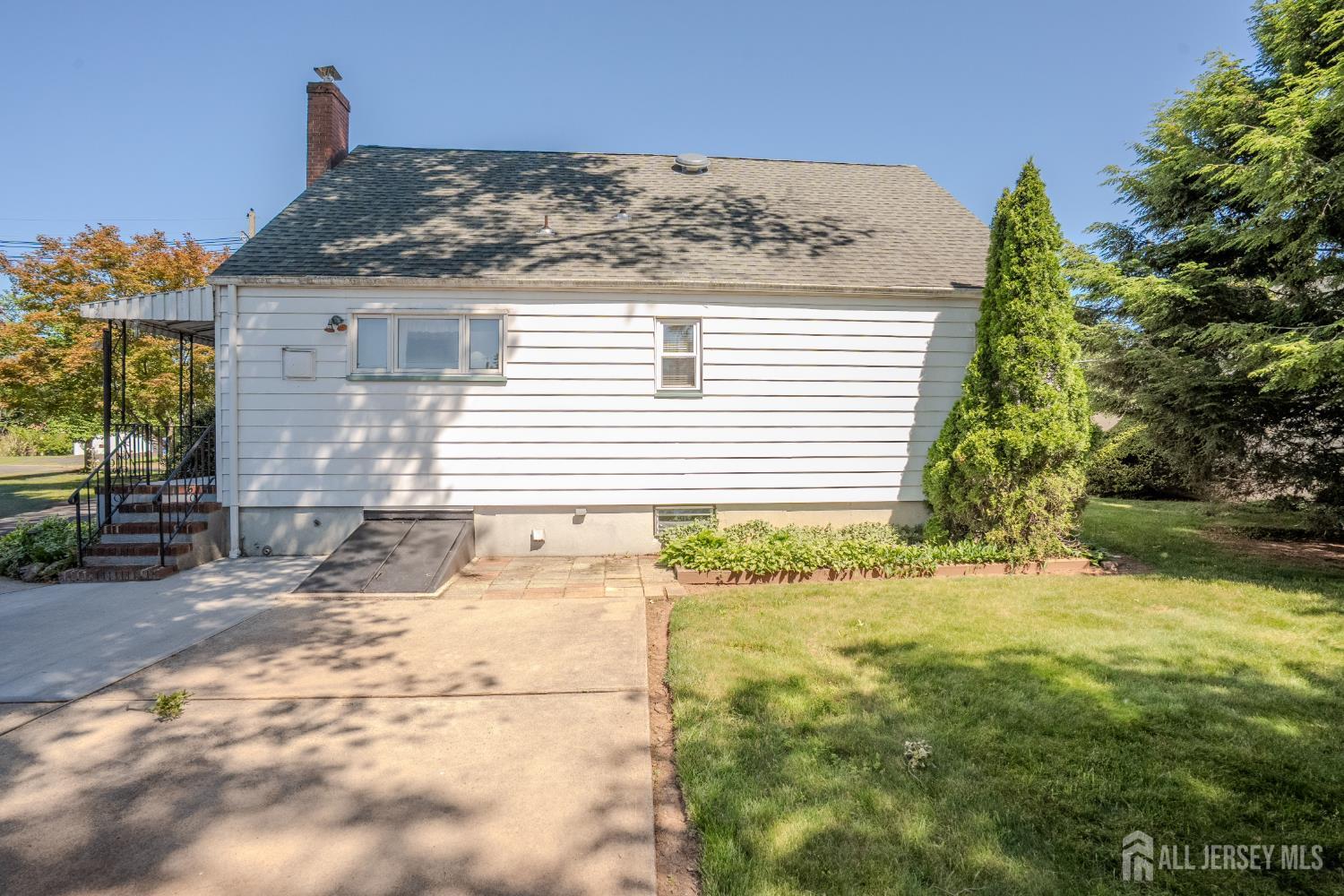 Welcome to 504 Plainfield Avenue, a charming Cape Cod home designed fo – image 28