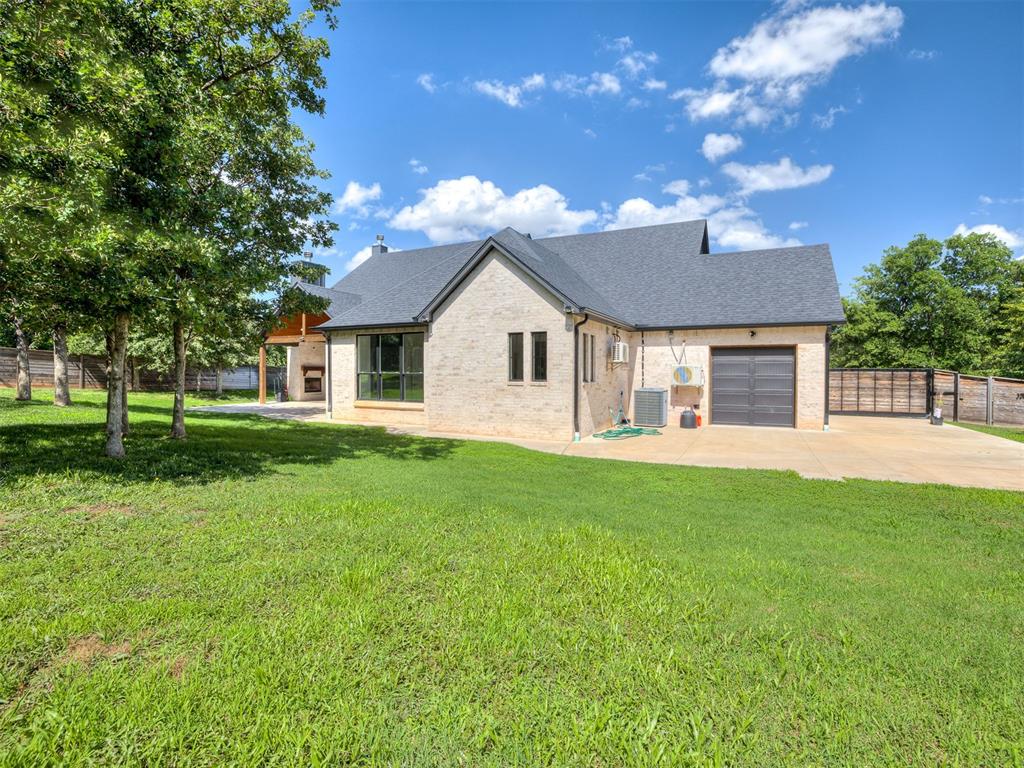 Amid the wooded charm of Arcadia, 12925 Broken Arrow offers a perfect – image 44