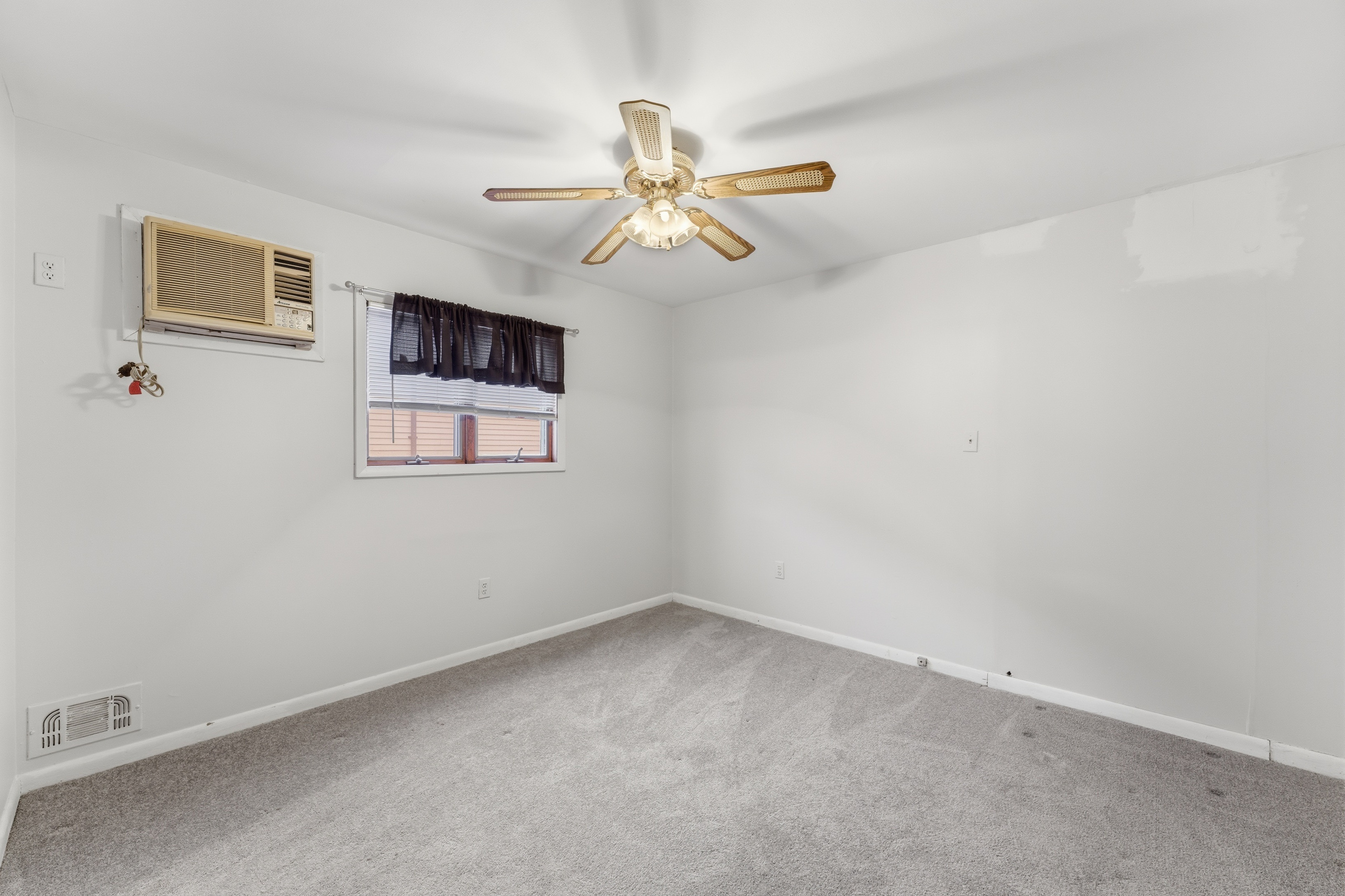 229 229 Centre Avenue, Secaucus, New Jersey, 07094, USA, 4 Bedrooms Bedrooms, ,2 BathroomsBathrooms,Residential,For Sale,229 Centre Avenue,26004821