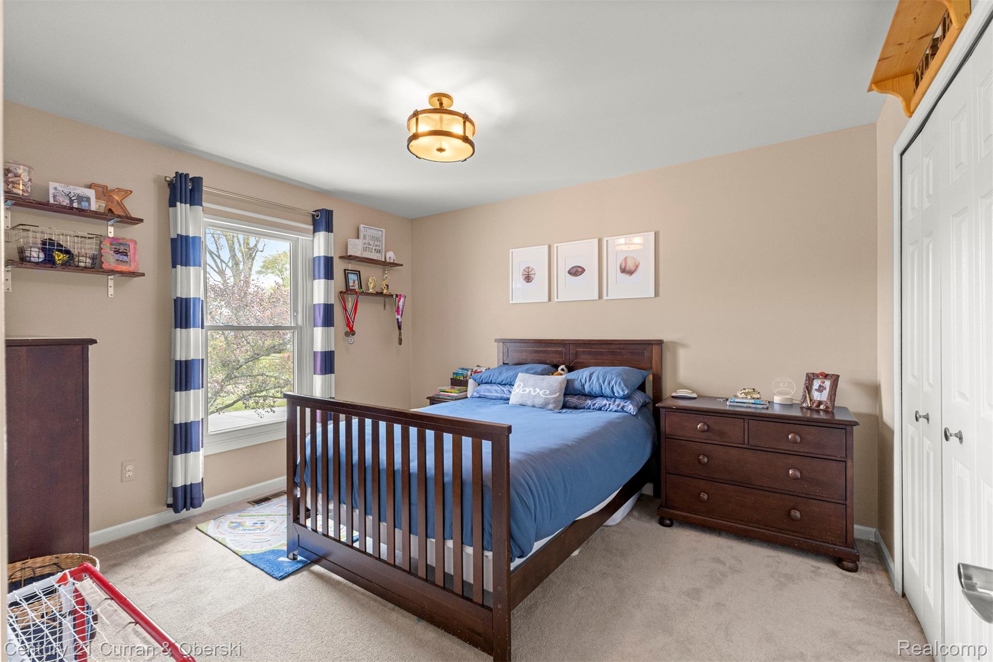 Welcome to 30999 Sudbury Street in Farmington Hills. This beautifully – image 37