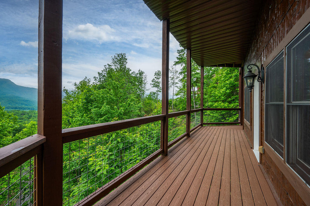 725 725 Big Bear Ridge Road, Gatlinburg, Tennessee, 37738, USA, 5 Bedrooms Bedrooms, ,6 BathroomsBathrooms,Residential,For Sale,725 Big Bear Ridge Road,308006