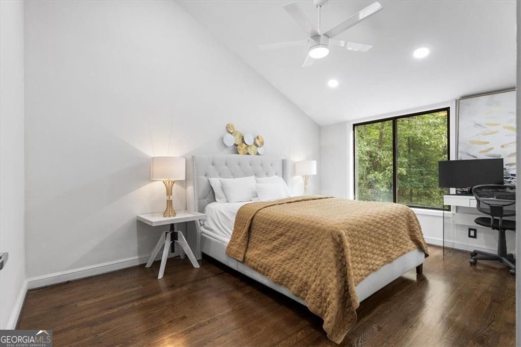 Gracious proportions and well-defined living spaces offer the perfect – image 42