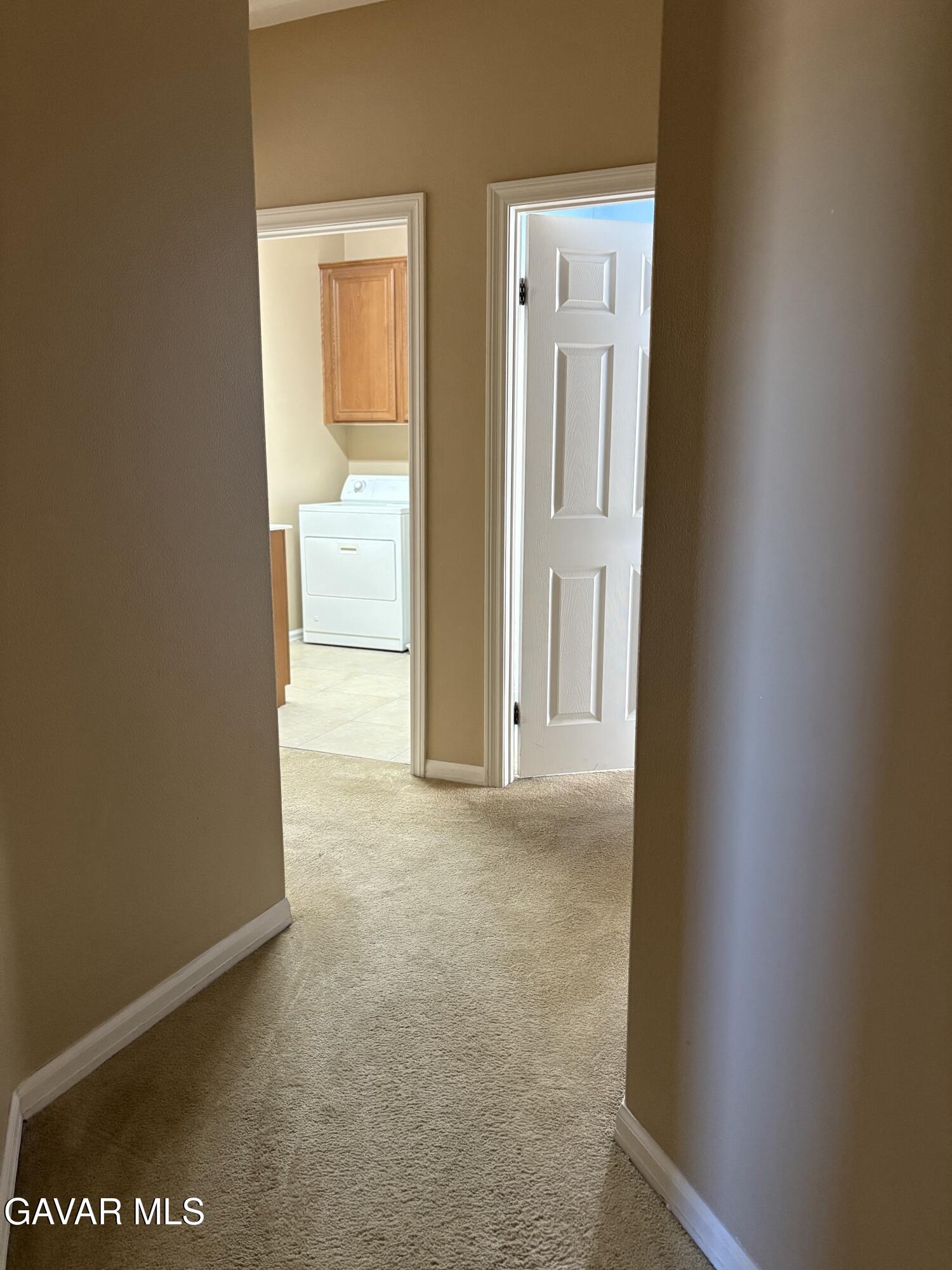 Stunning 5-bedroom, 4-bathroom, 2-story single-family home in the high – image 23
