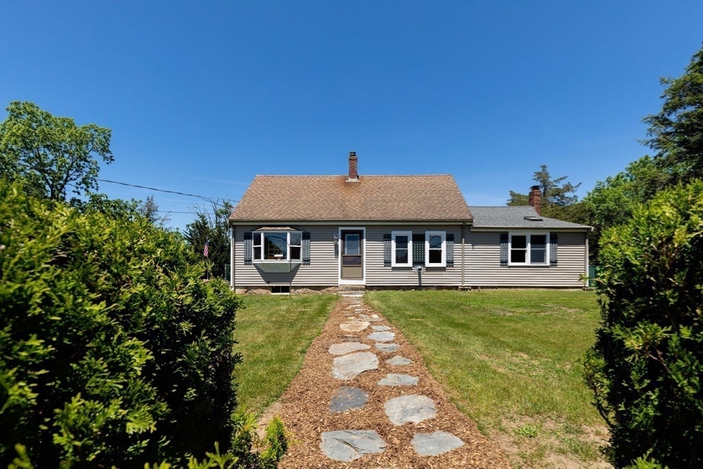 Nestled on over 2 acres, this Classic New England Cape offers the perf – image 1