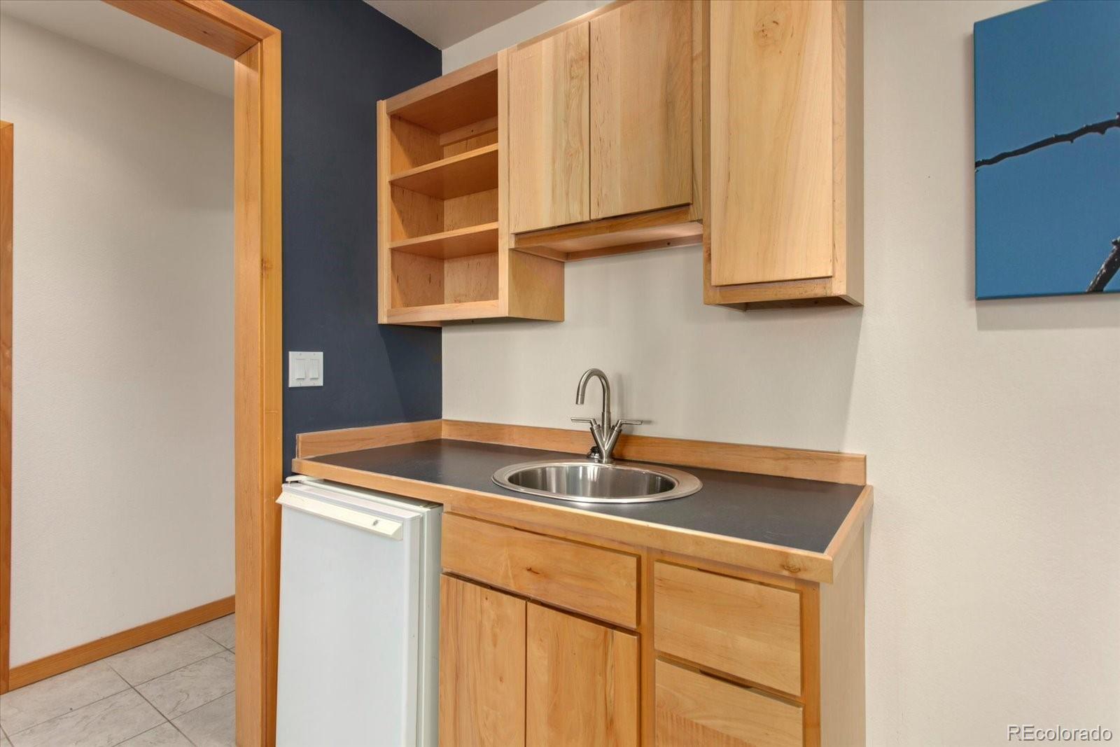 Mountain Contemporary Living with Big Views in Cherokee Heights. Set o – image 34