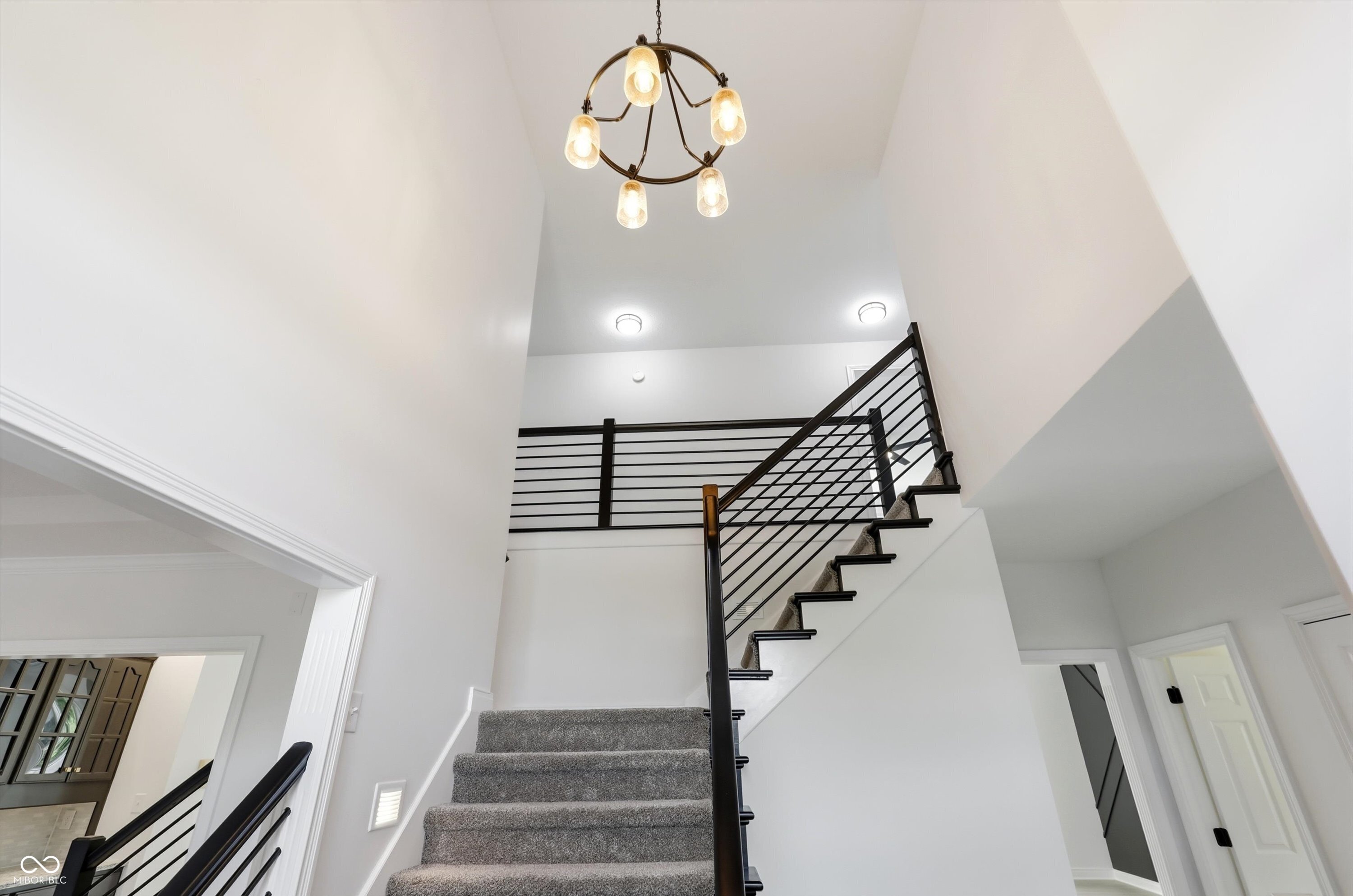 Welcome to this beautifully updated home in the highly sought-after Wa – image 5