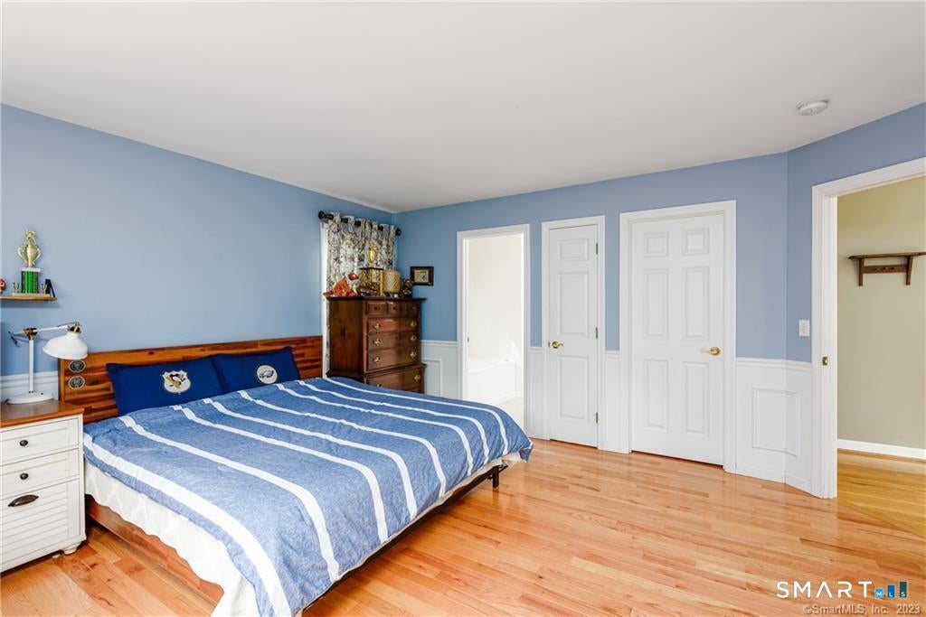 SPECTACULARLY DESIRABLE LOCATION! This rare-to-market single family is – image 20