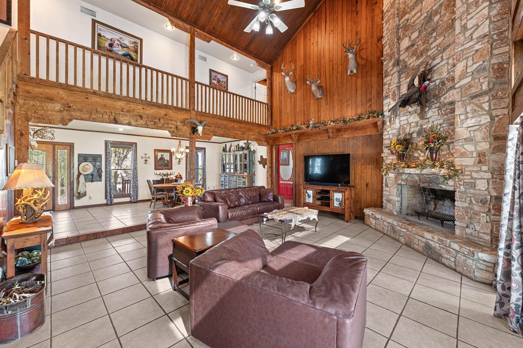 Unrestricted 3-acre property designed with homesteading & self-suffici – image 31