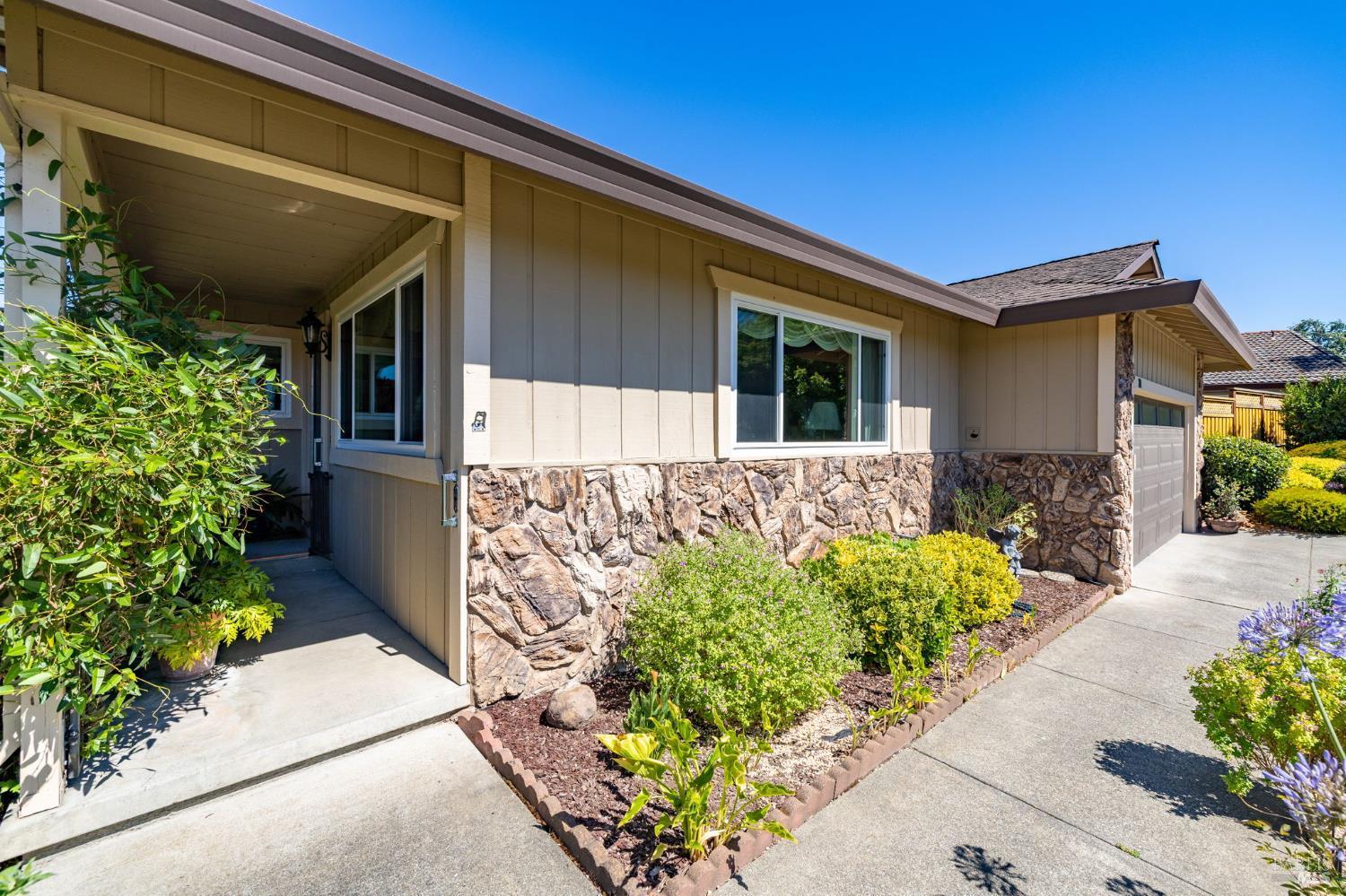 Welcome to 274 Beech Avenue, a beautifully maintained single-story hom – image 5
