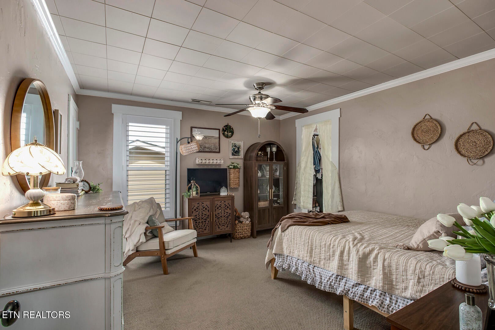 Are you looking for an adorable home with character, comfort, and styl – image 38