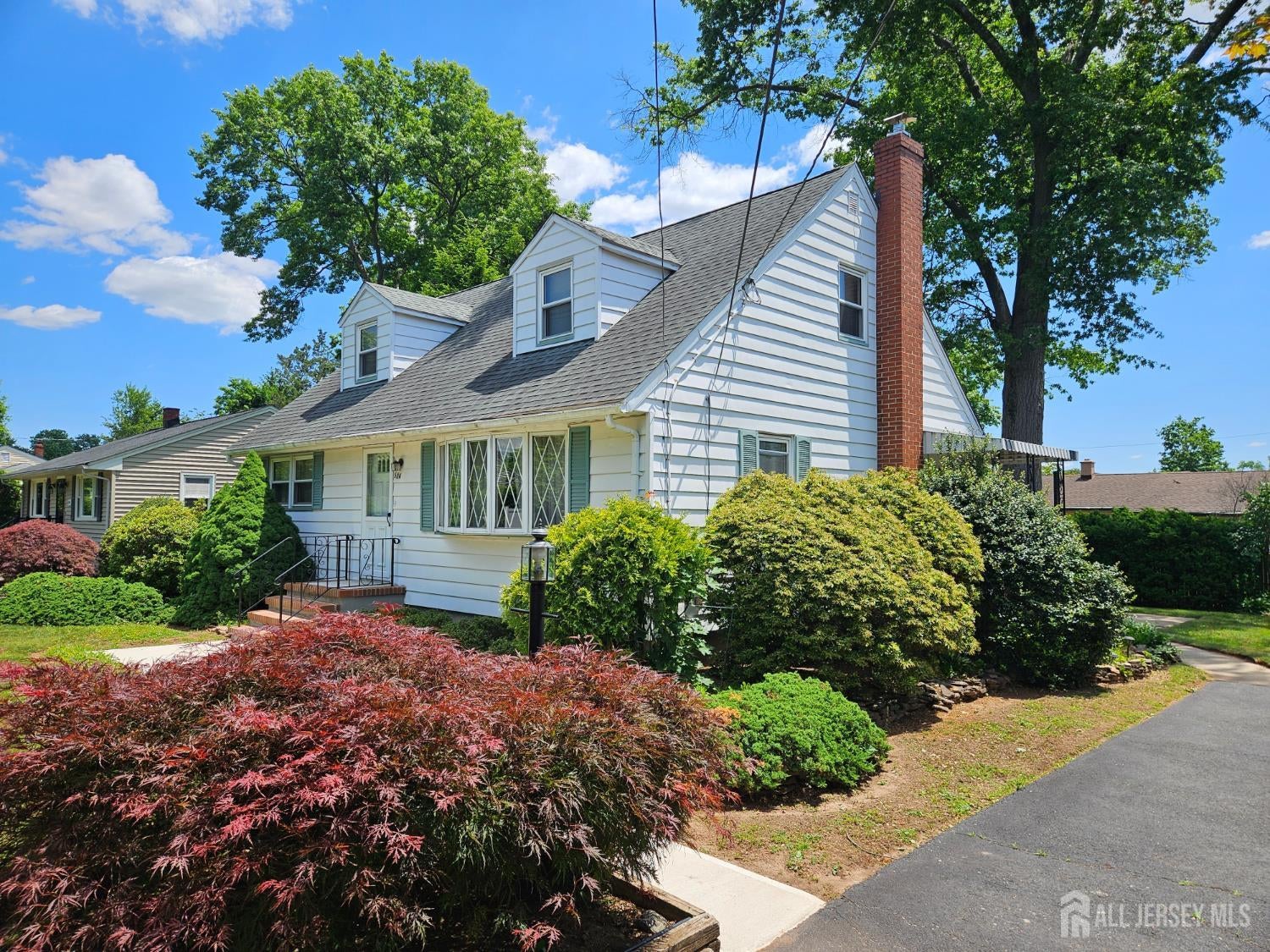 Welcome to 504 Plainfield Avenue, a charming Cape Cod home designed fo – image 2