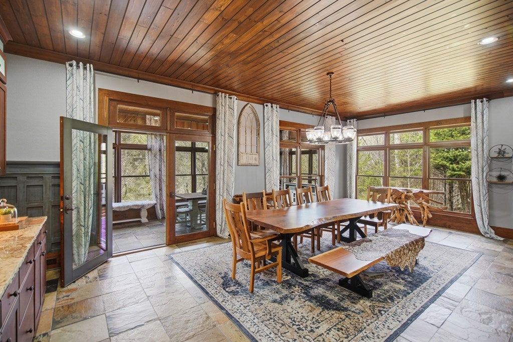 Architectural Mountain Sanctuary on 5+ Private Acres. Experience refin – image 48