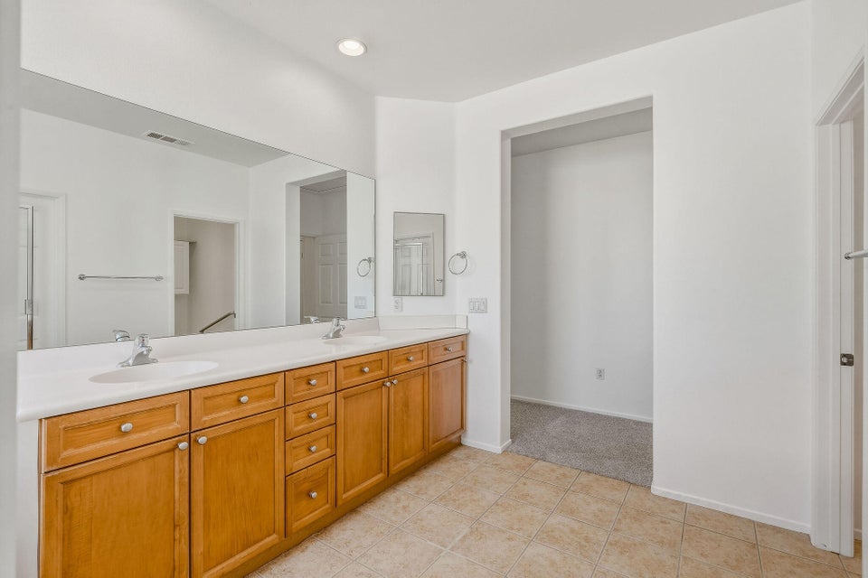 Exceptional opportunity to own a spacious 4 bedroom, 3 bath residence – image 37