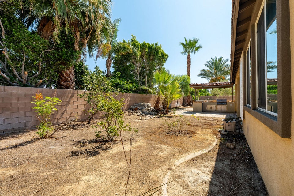 Exceptional opportunity to own a spacious 4 bedroom, 3 bath residence – image 44
