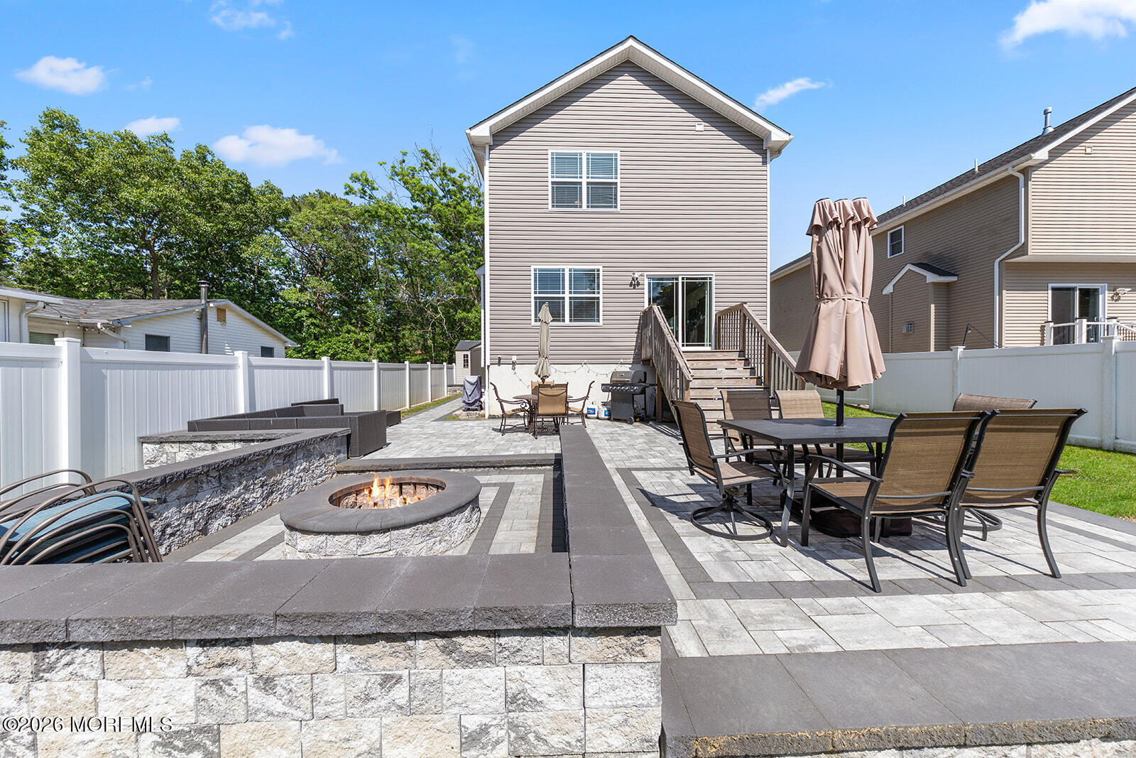 Beautifully maintained 3-bedroom, 2.5-bath home featuring an open-conc – image 30