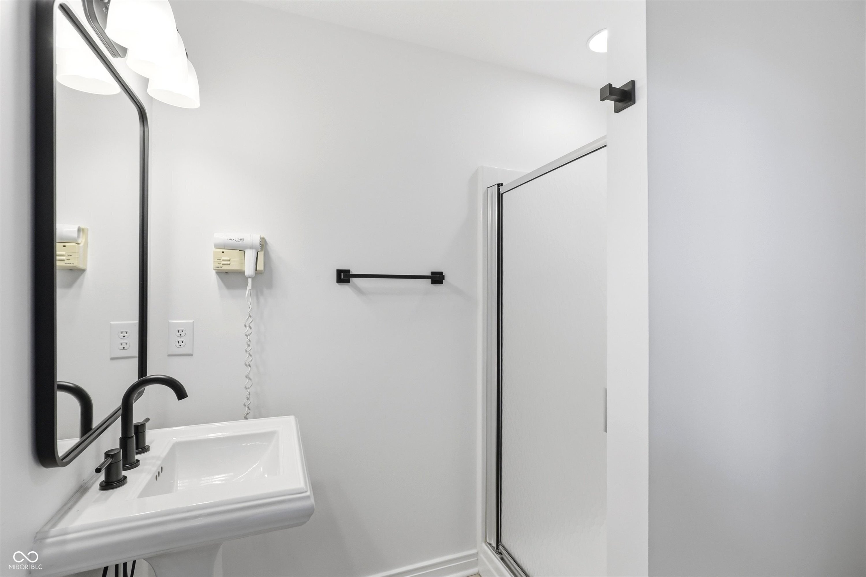 Welcome to this beautifully updated home in the highly sought-after Wa – image 65