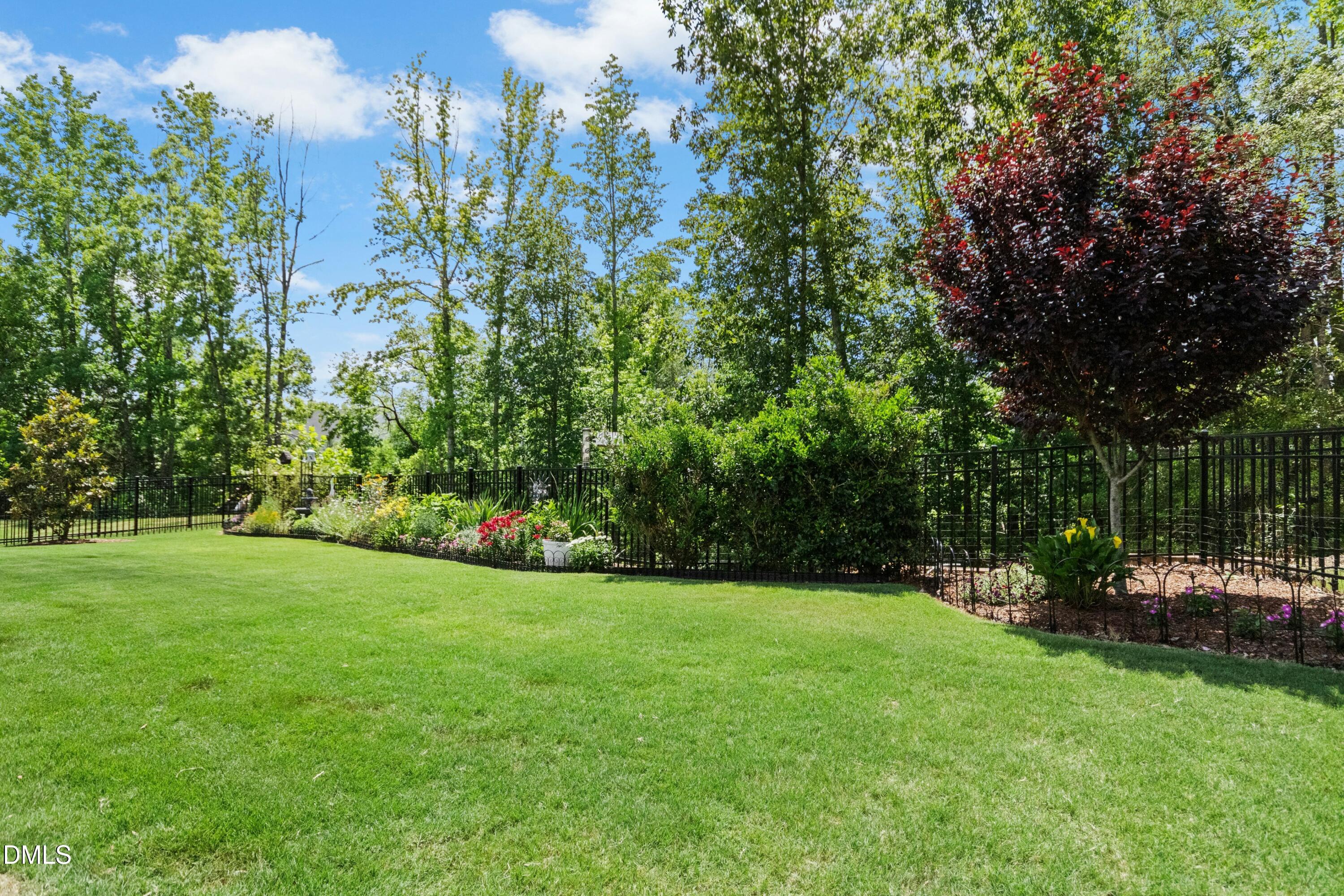 Welcome to 813 Precipice Way. This move-in ready 4-bedroom, 3-bathroom – image 28