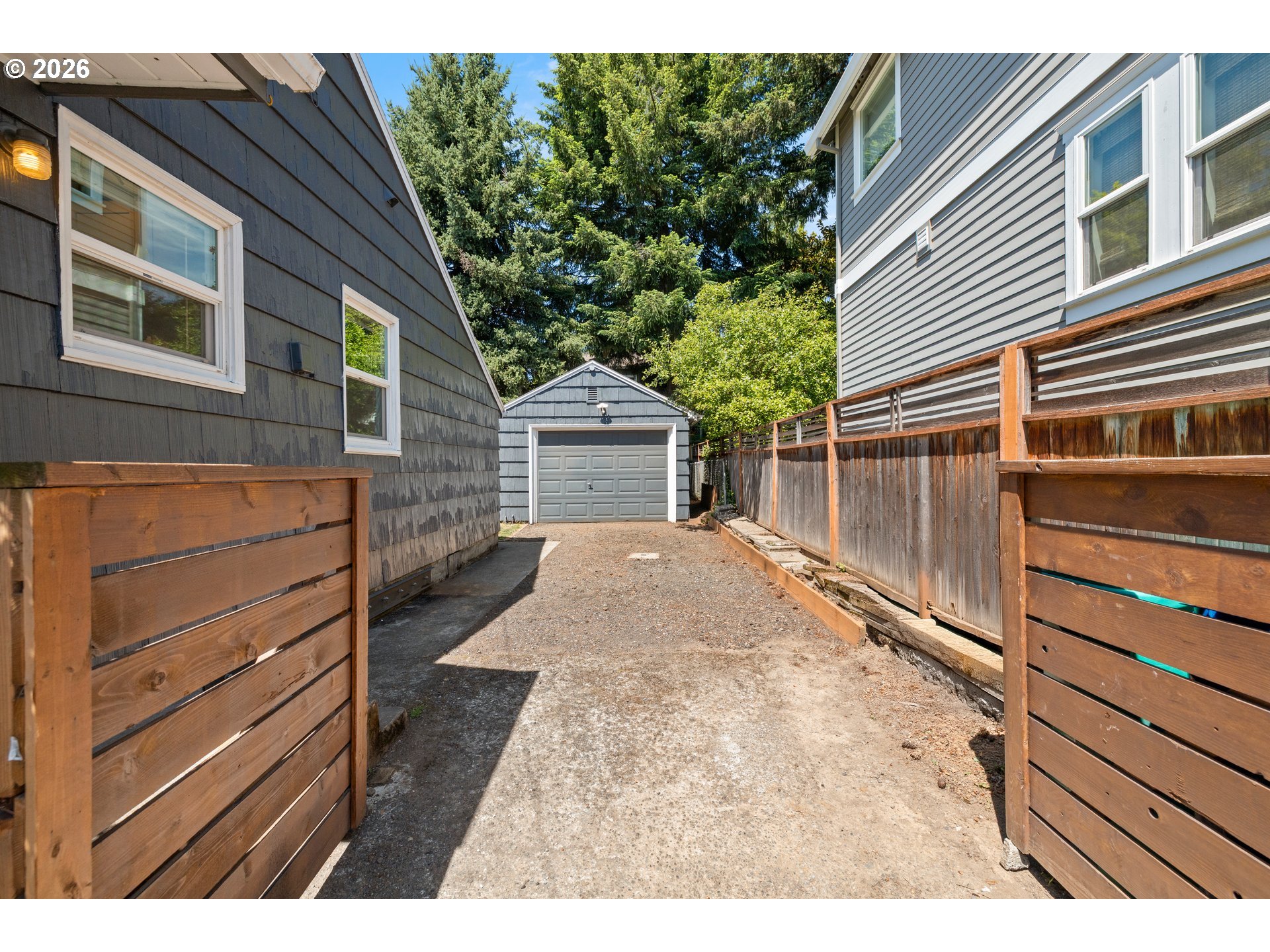 One-level living at its finest in the heart of Eastmoreland Heights! T – image 25