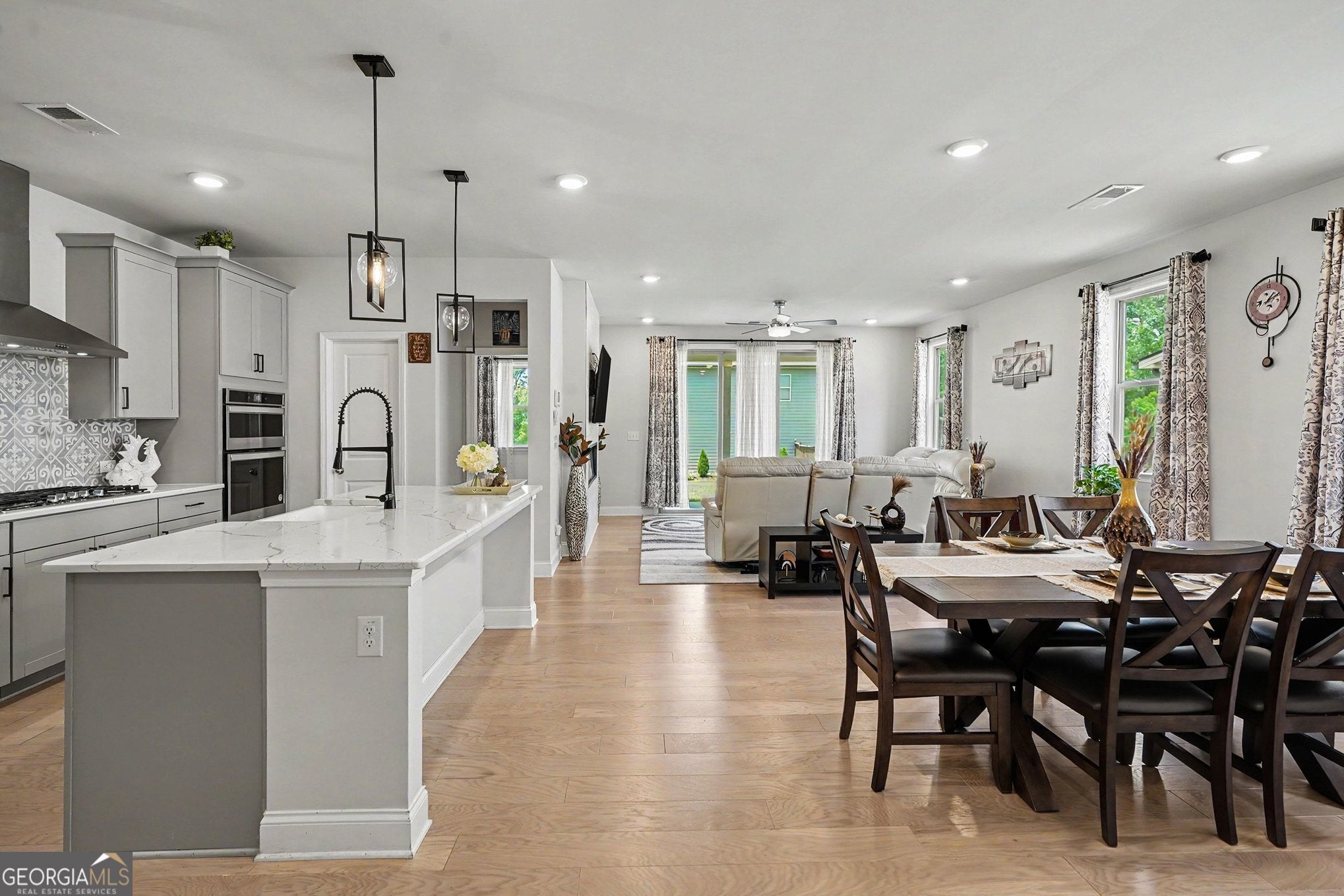 5 BEDROOM/3.5 BATH and over 3100 SF! This lovely like new double cul d – image 12