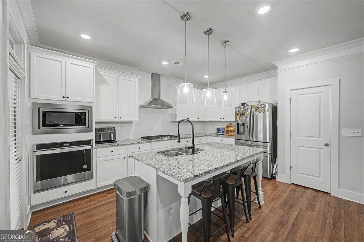 GOLF COURSE LIVING ANYONE??!! Experience luxury golf course living at – image 19