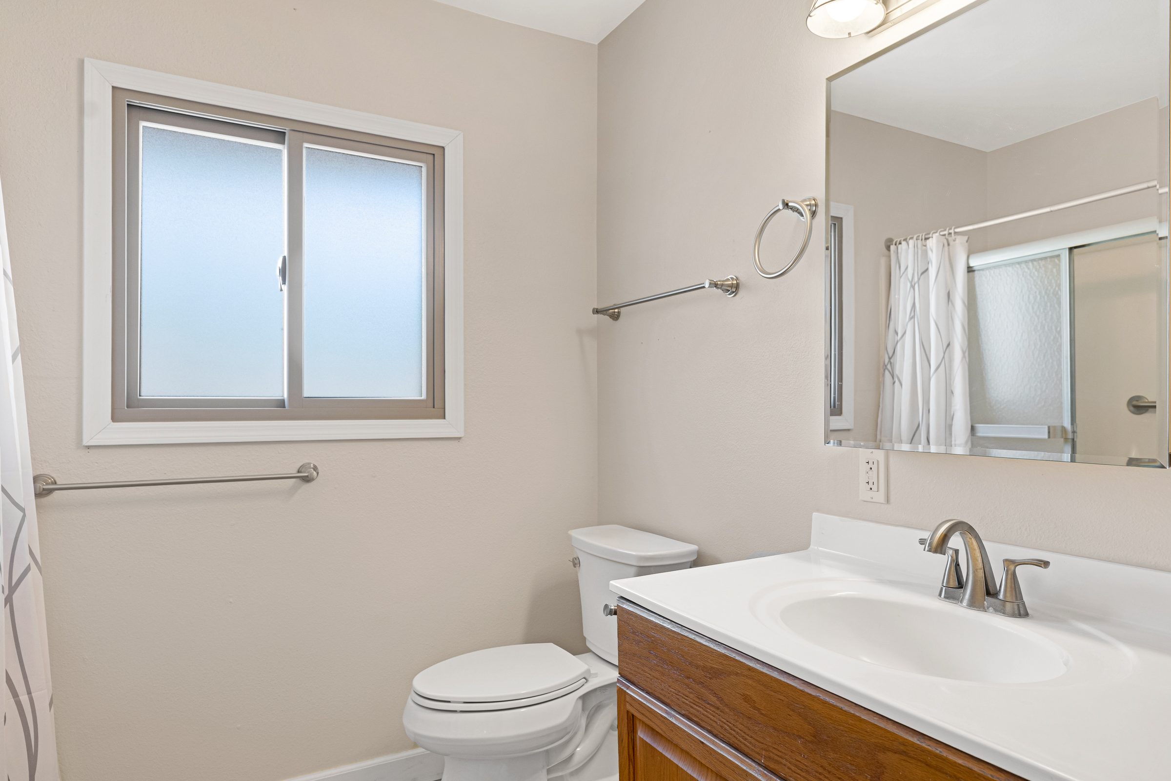 Your oasis in the heart of Tempe. This home is a split-bedroom floorpl – image 49