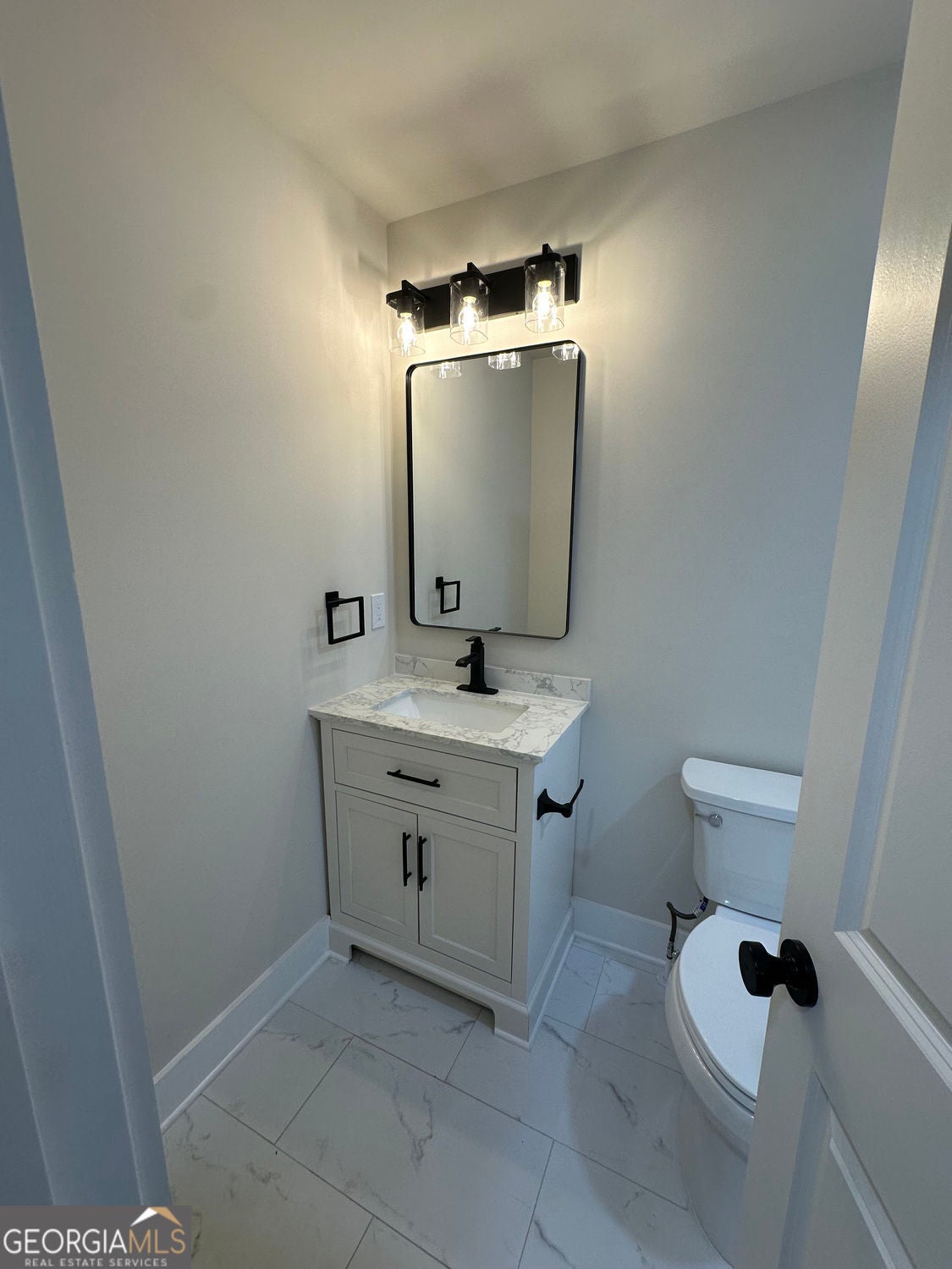 Welcome Home! A fully renovated home where modern upgrades meet though – image 7