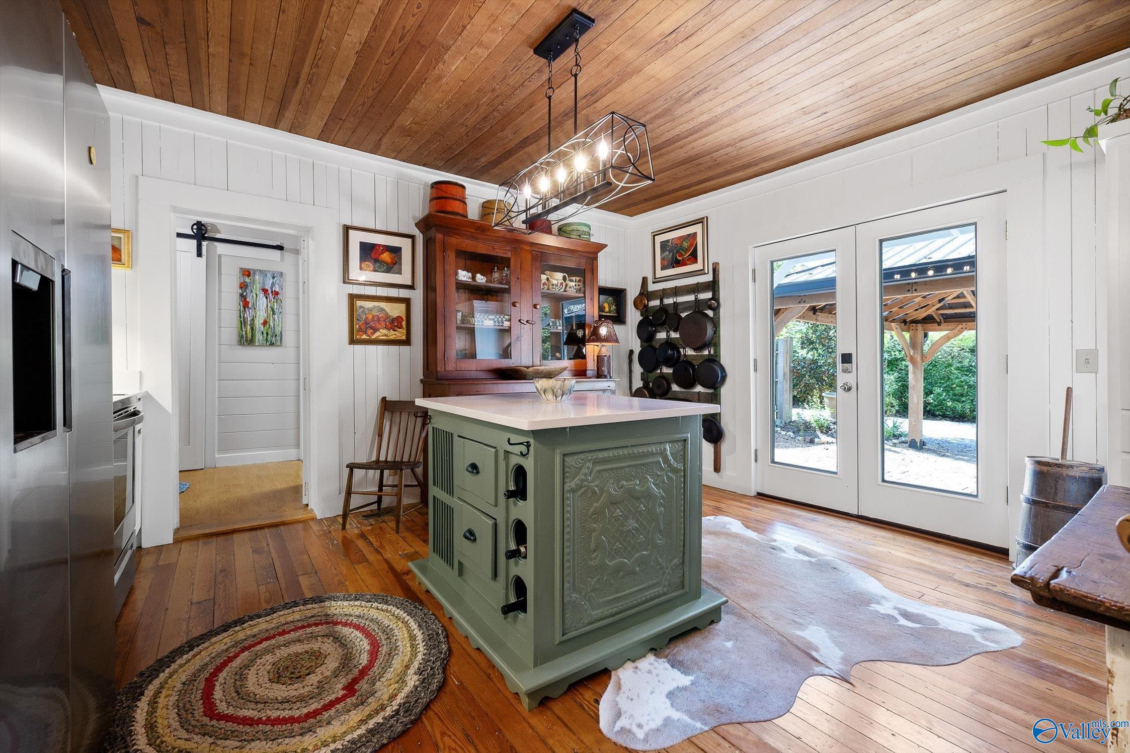 Irreplaceable Mentone charm meets thoughtful updates. Built in 1935, t – image 14