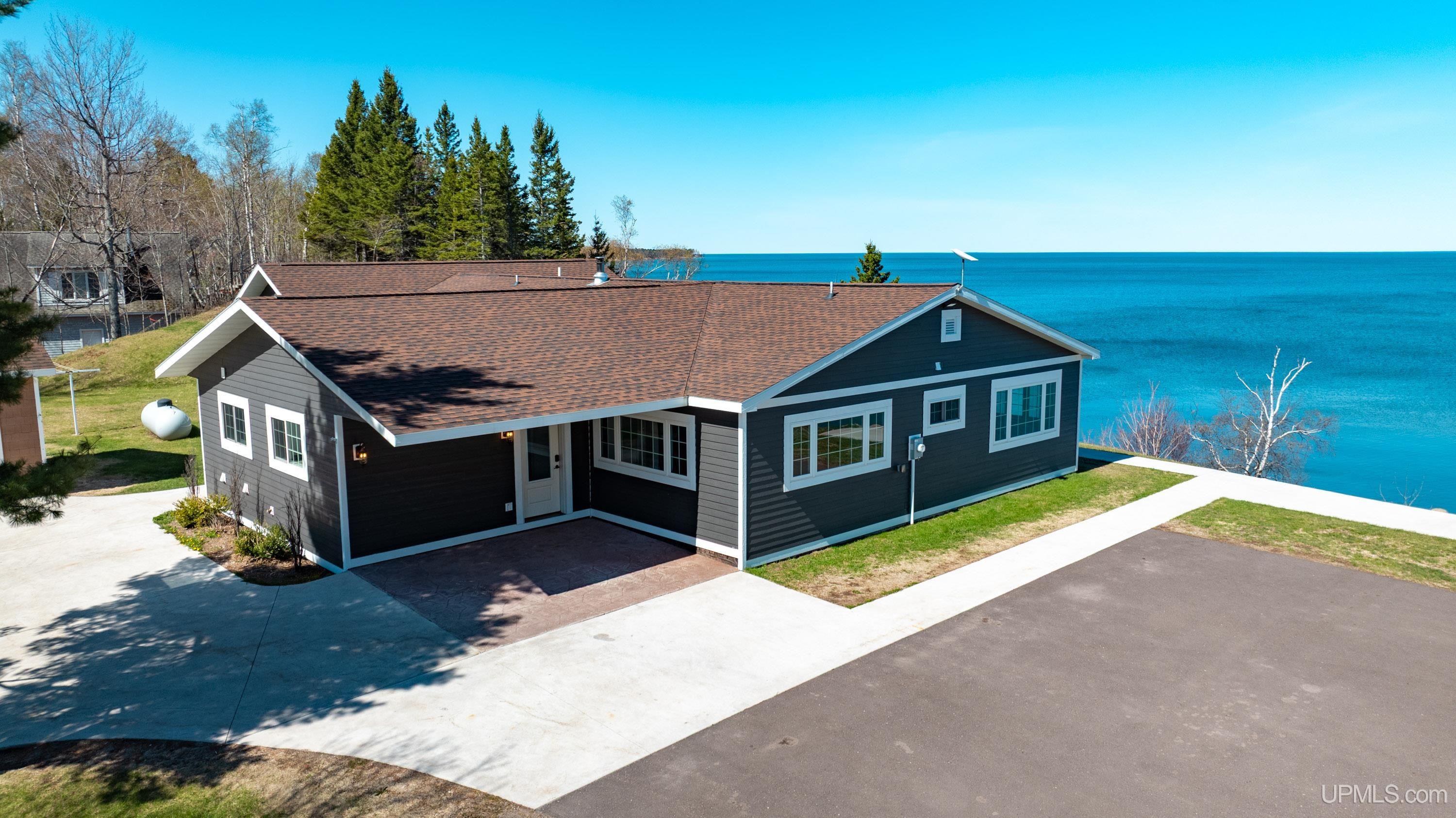 57275 57275 Lakeshore, Calumet, Michigan, 49913, USA, 5 Bedrooms Bedrooms, ,4 BathroomsBathrooms,Residential,For Sale,57275 Lakeshore,992d513c-7705-4ceb-91b6-24d818