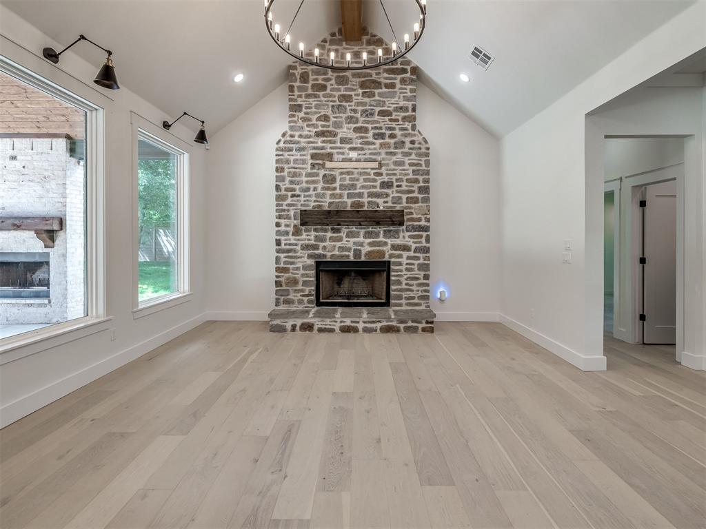 Amid the wooded charm of Arcadia, 12925 Broken Arrow offers a perfect – image 8