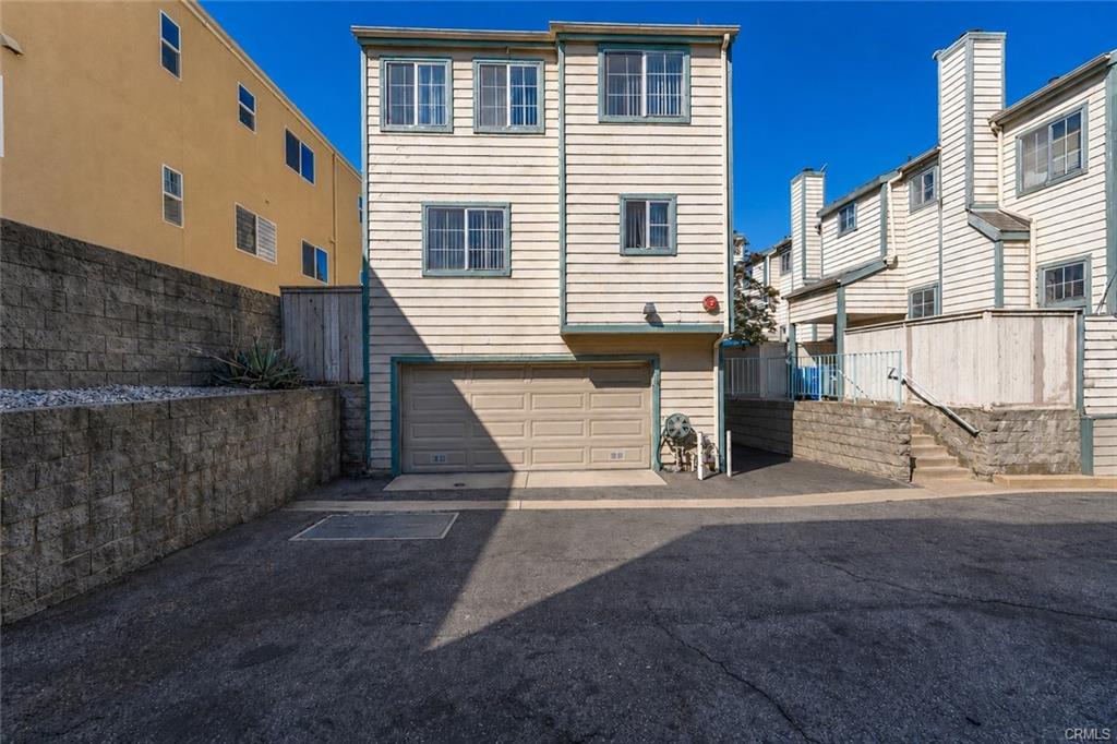 Beautiful condominium with 3 bedrooms and 3 bathrooms. A place for a h – image 1